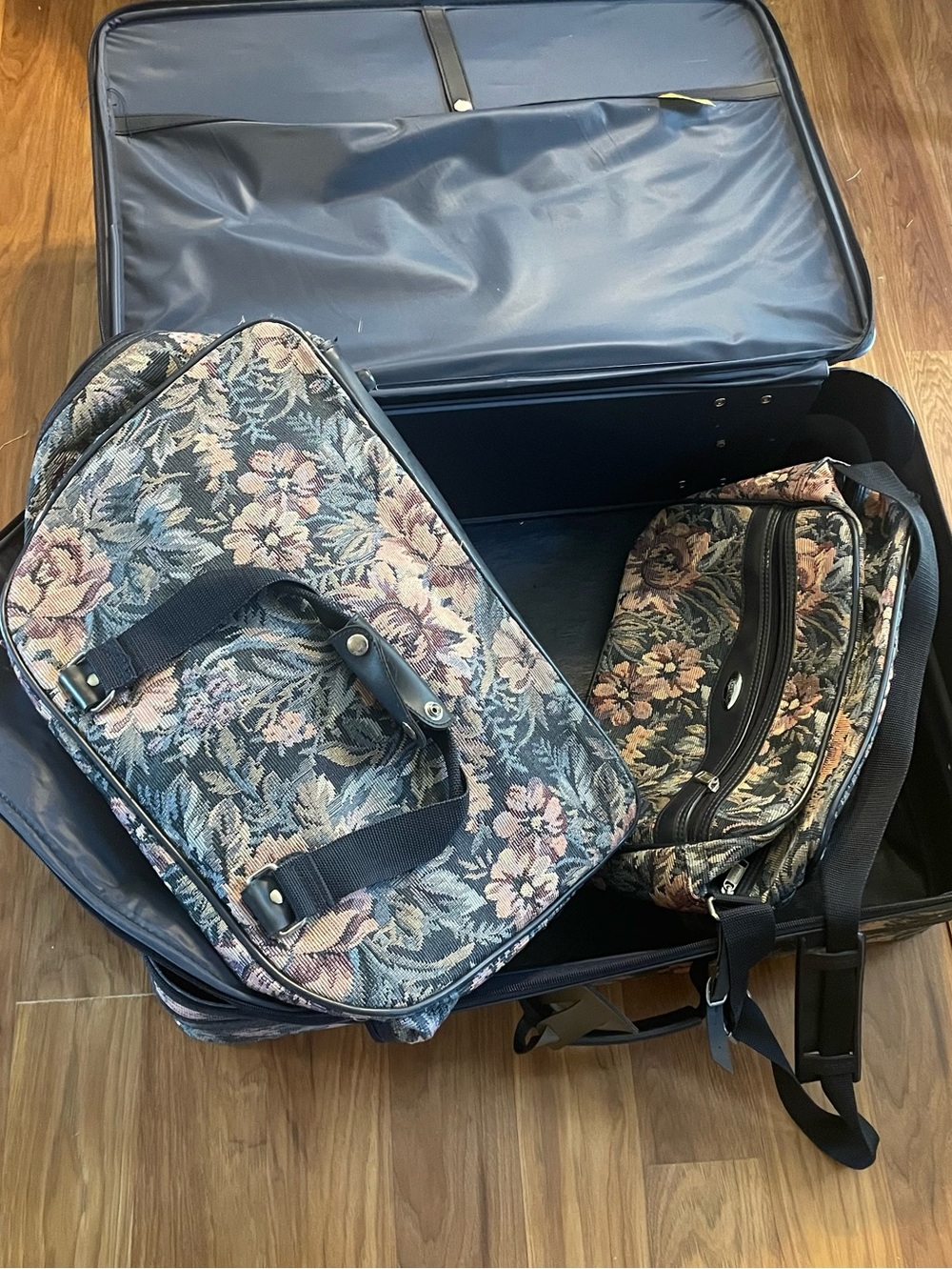 Jaguar Tapestry 80’s  luggage set  4 pc vintage Mary Poppins blue pink green